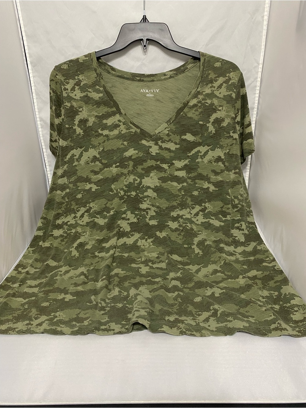 Ava & Viv Green Camo V-Neck Short Sleeve Top